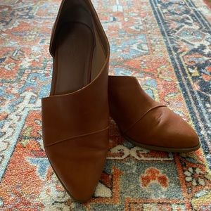 Universal Thread Cognac Wendy cut out shoe